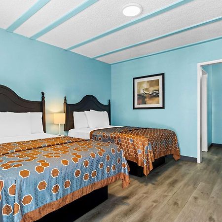 Rodeway Inn & Suites North Hollywood Burbank Airport - Universal Area Лос Анджелис Екстериор снимка