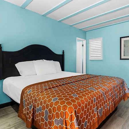 Rodeway Inn & Suites North Hollywood Burbank Airport - Universal Area Лос Анджелис Екстериор снимка