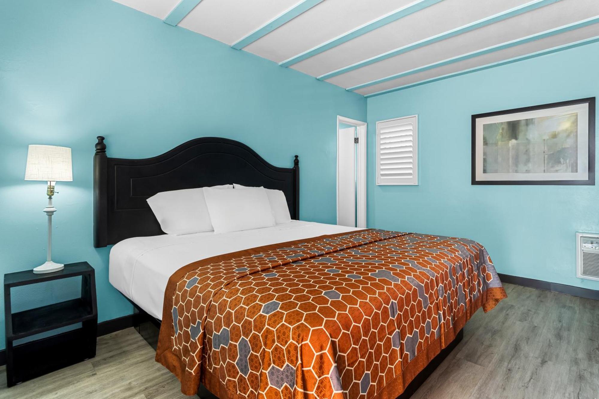 Rodeway Inn & Suites North Hollywood Burbank Airport - Universal Area Лос Анджелис Екстериор снимка