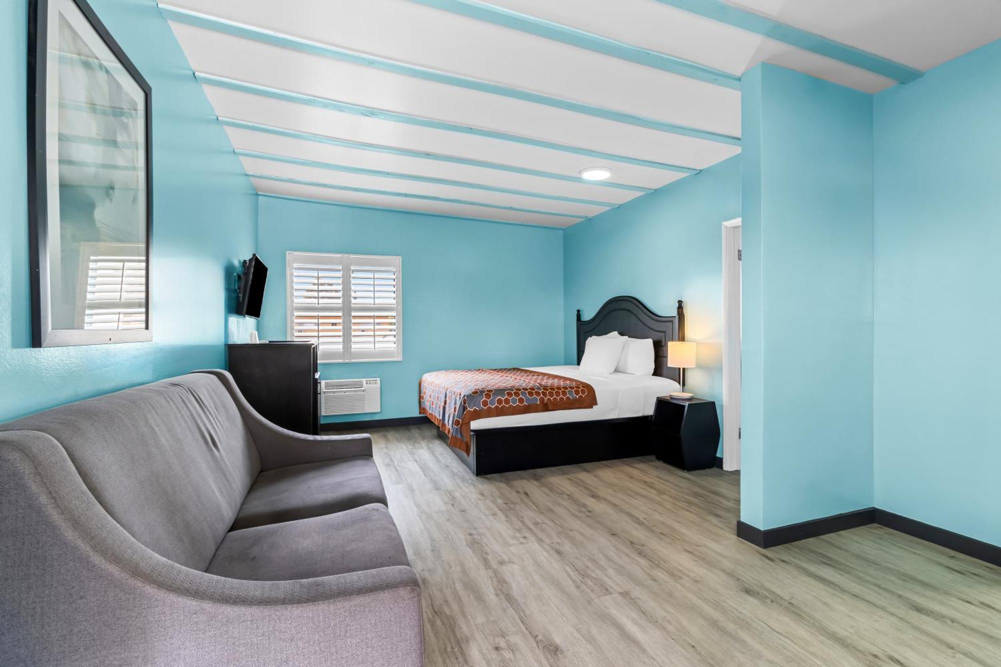 Rodeway Inn & Suites North Hollywood Burbank Airport - Universal Area Лос Анджелис Екстериор снимка